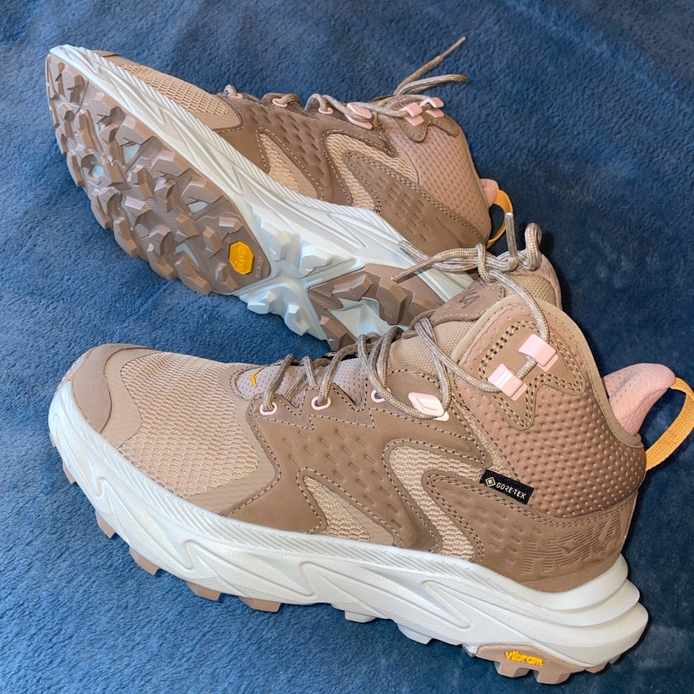 New w/ Defects - Hoka Anacapa 2 Mid GTX Women’s Gore-Tex Size 8B